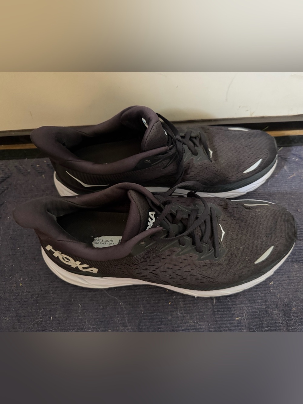 Hoka Clifton 8 Black and White Running Sneakers size 10.5b (narrow) - Picture 4 of 13